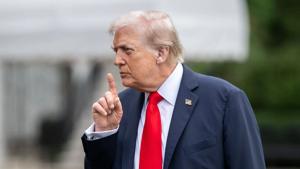Correspondents’ dinner attacker detained with multiple weapons