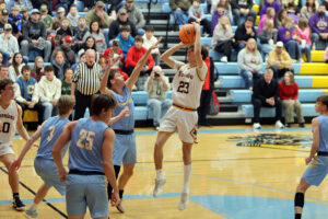 Warriors hold off host Pirates to reach title game