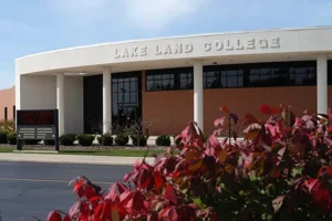Lake Land College Extends President Bullock’s Contract to 2028, Sets New Strategic Goals