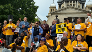 Hundreds of Uber drivers demand union-permitting bill move in Springfield